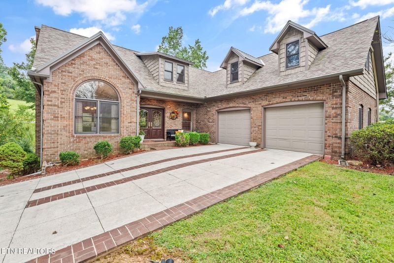 108 Oak Trace Ln, Lafollette, TN 37766