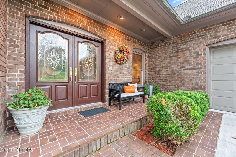 108 Oak Trace Ln, Lafollette, TN 37766