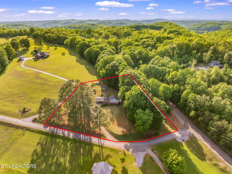 108 Pattie Gap Rd, Philadelphia, TN 37846