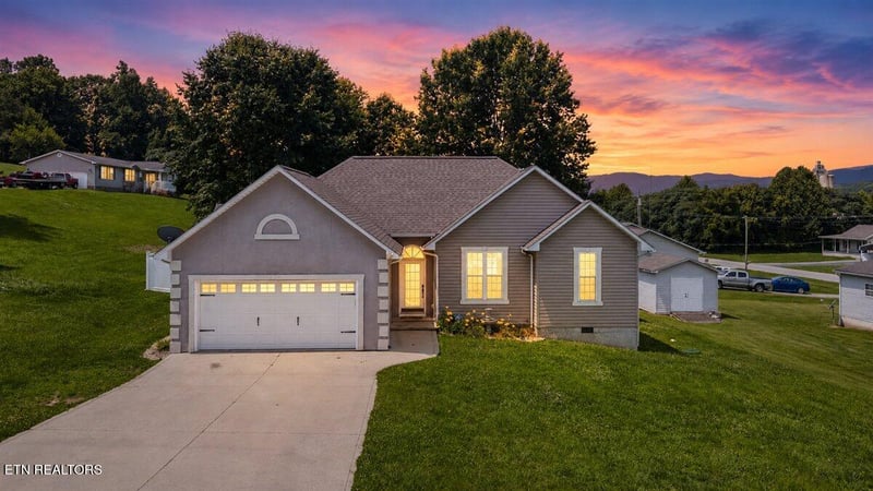 108 S Burress Ln, Jacksboro, TN 37757