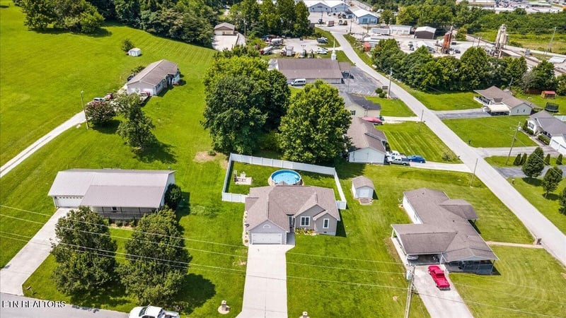 108 S Burress Ln, Jacksboro, TN 37757