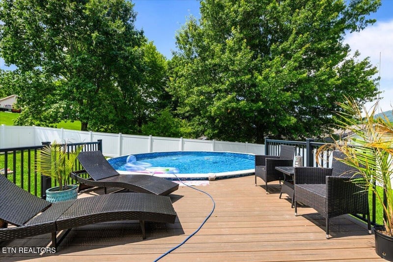 108 S Burress Ln, Jacksboro, TN 37757