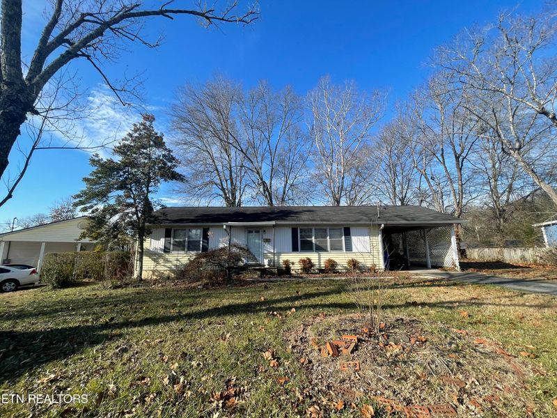 108 S Seneca Rd, Oak Ridge, TN 37830