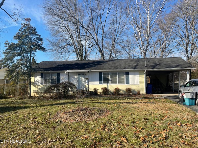108 S Seneca Rd, Oak Ridge, TN 37830