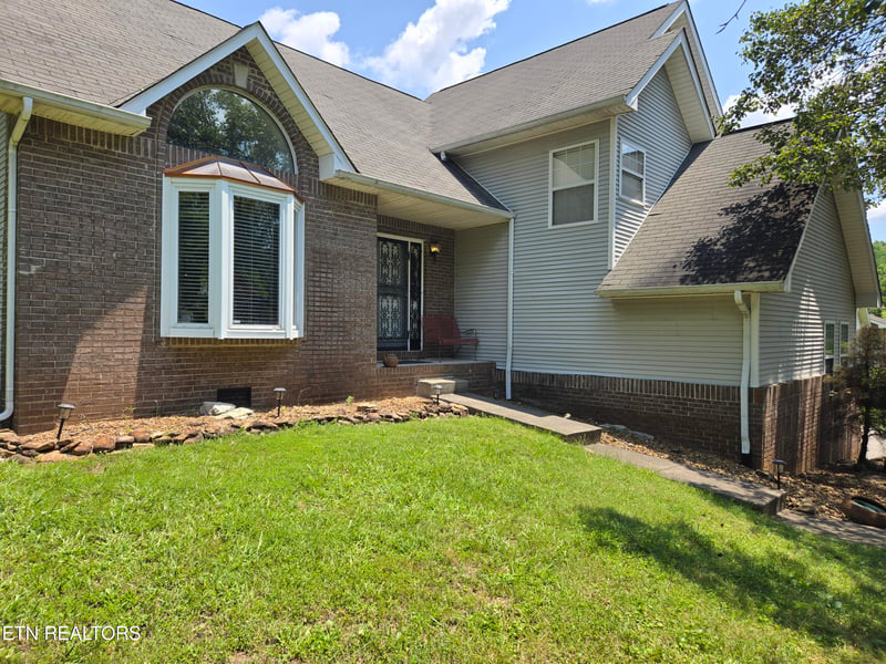 108 Tempura Dr, Oak Ridge, TN 37830