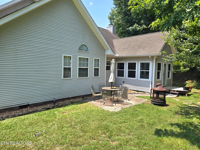 108 Tempura Dr, Oak Ridge, TN 37830