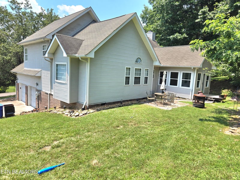 108 Tempura Dr, Oak Ridge, TN 37830