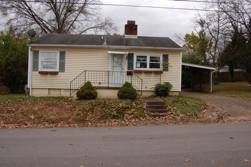 108 Thornton Rd, Oak Ridge, TN 37830
