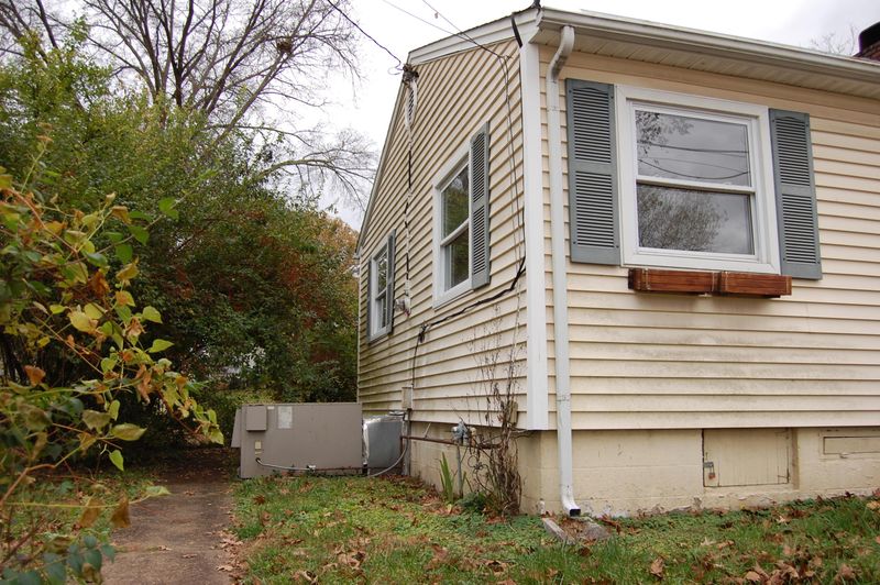 108 Thornton Rd, Oak Ridge, TN 37830