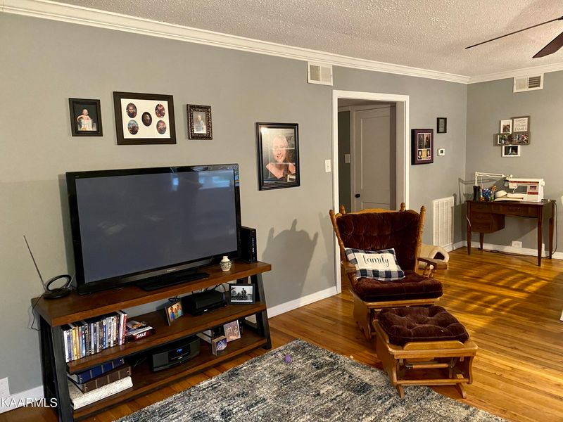 108 Tomlinson Rd, Oak Ridge, TN 37830