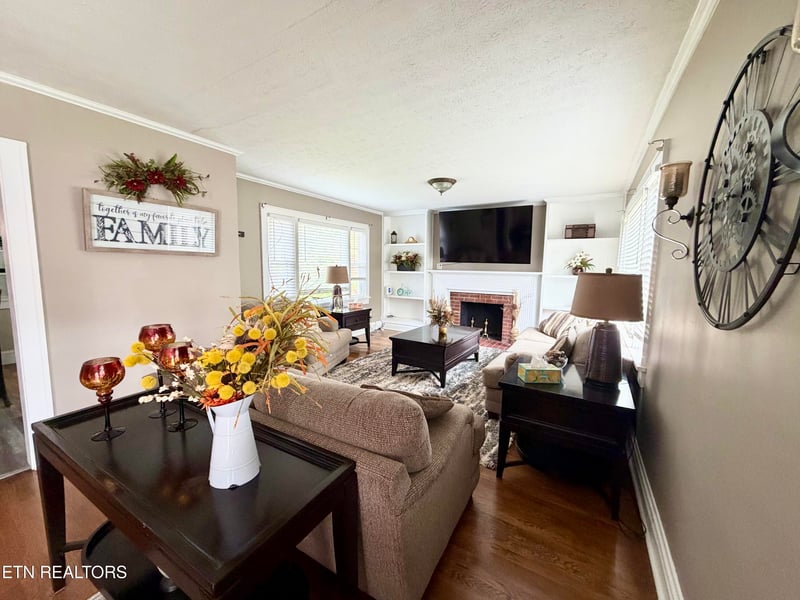 108 W Elm St, Lafollette, TN 37766