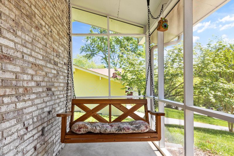 108 W Irving Ln, Oak Ridge, TN 37830