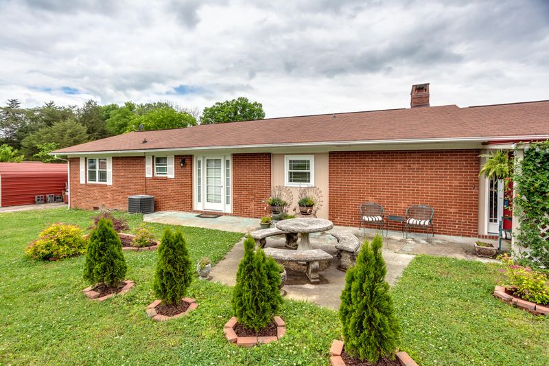 108 Walnut Hills Dr, Clinton, TN 37716