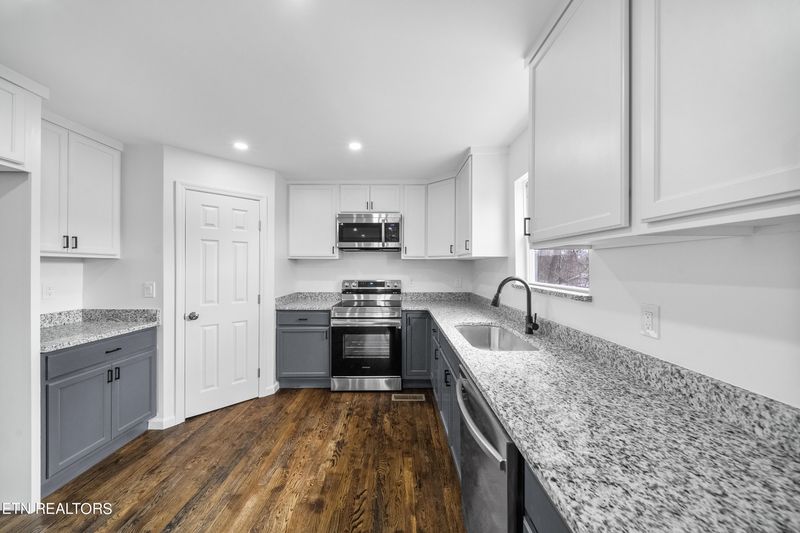 108 Warrior Ln, Oak Ridge, TN 37830