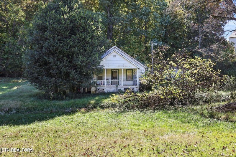 10808 Sam Lee Rd, Knoxville, TN 37932