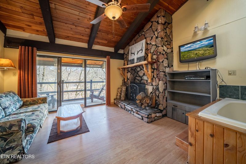 1081 Cove Rd #933, Sevierville, TN 37876
