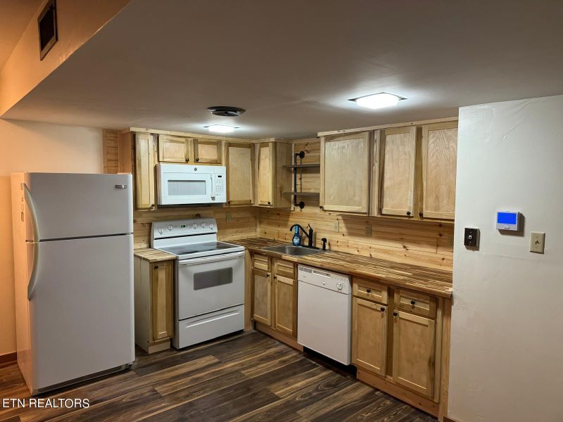 1081 Cove Rd #APT 511, Sevierville, TN 37876