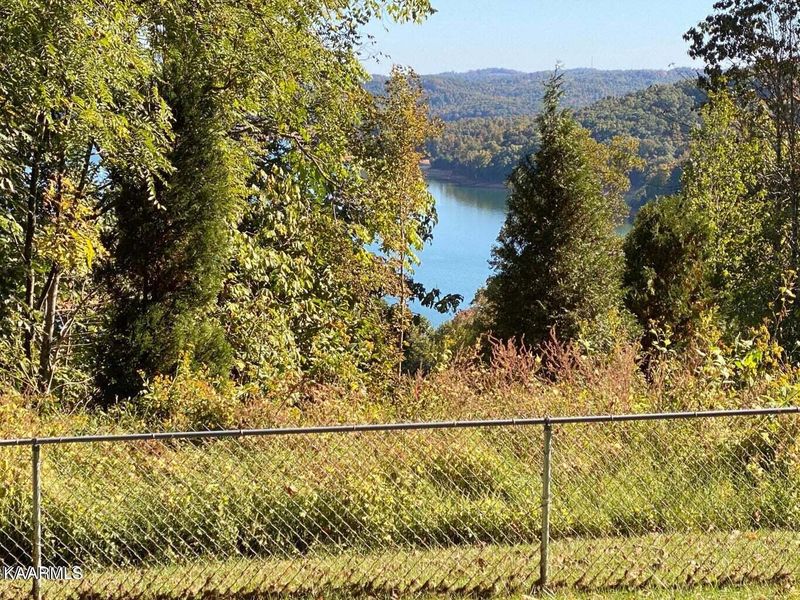 1081 Deerfield Way, Lafollette, TN 37766