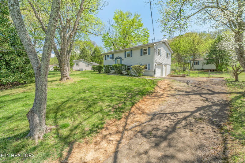 10824 Ashford Dr, Knoxville, TN 37934