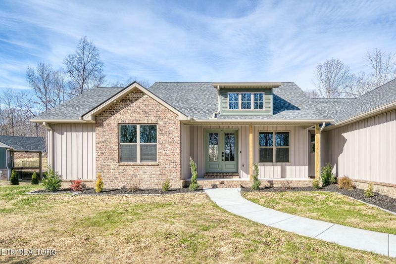 1084 Cumberland View Dr, Crossville, TN 38571