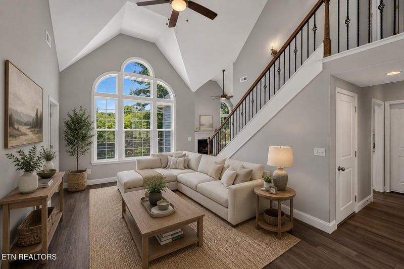 1084 Hillside Ln, Lenoir City, TN 37771