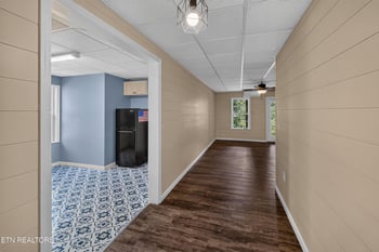 1084 Hillside Ln, Lenoir City, TN 37771