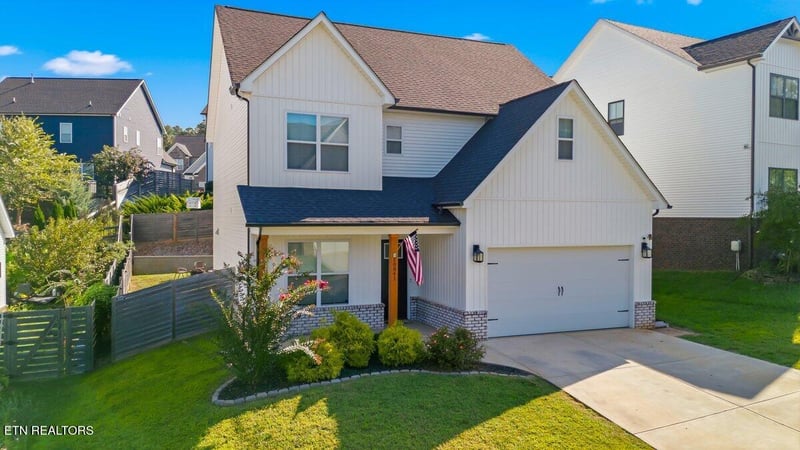 10841 Snowfall Ln, Knoxville, TN 37931
