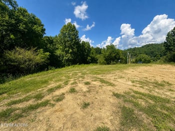 1085 Catoosa Rd, Wartburg, TN 37887