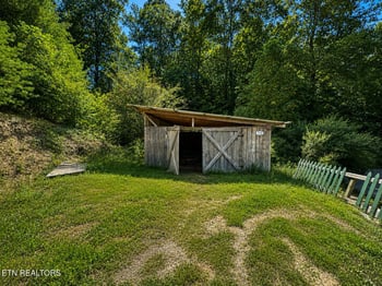 1085 Catoosa Rd, Wartburg, TN 37887