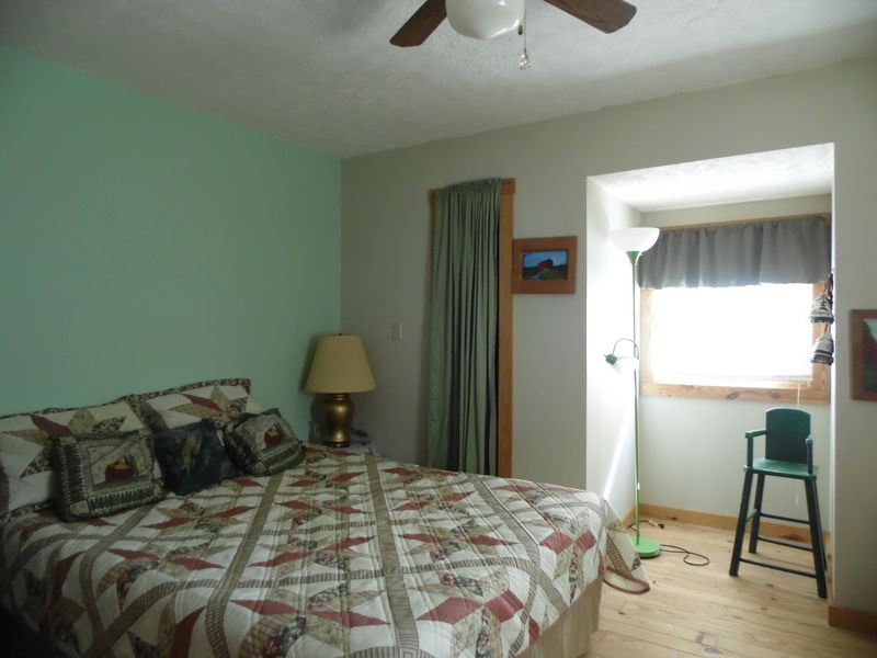 1086 Hiwassee Dr, Jacksboro, TN 37757