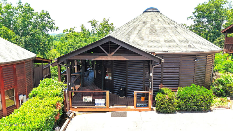 1086 Towering Oaks Dr, Sevierville, TN 37876
