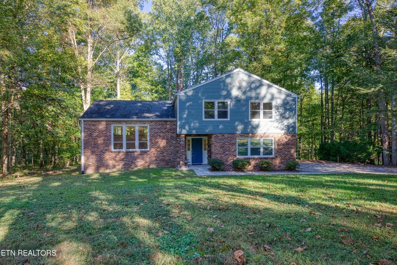 1088 W Outer Dr, Oak Ridge, TN 37830
