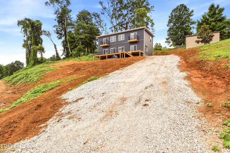 109 Breezeway Ln, Caryville, TN 37714