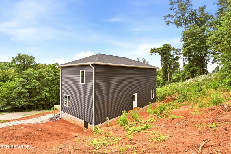 109 Breezeway Ln, Caryville, TN 37714