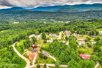 109 Breezeway Ln, Caryville, TN 37714