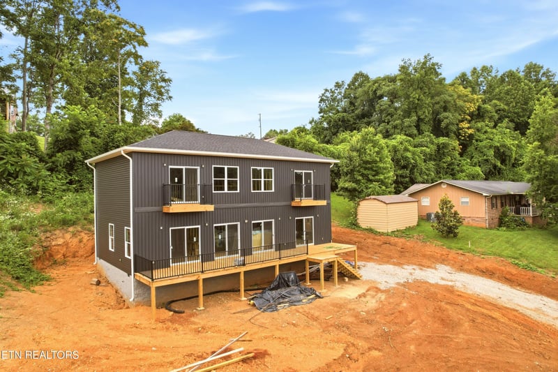 109 Breezeway Ln, Caryville, TN 37714