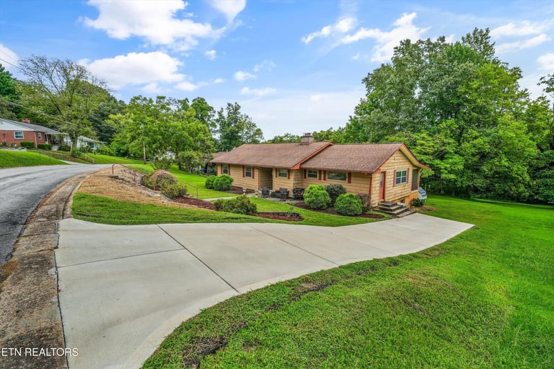 109 Cahill Ln, Oak Ridge, TN 37830
