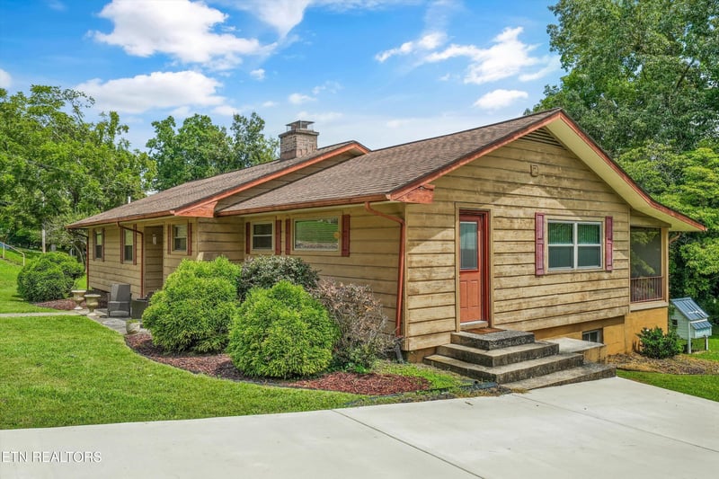 109 Cahill Ln, Oak Ridge, TN 37830