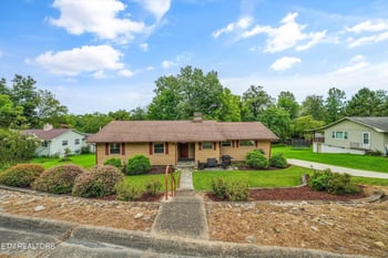 109 Cahill Ln, Oak Ridge, TN 37830