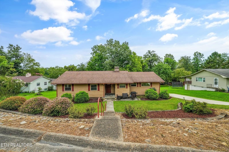 109 Cahill Ln, Oak Ridge, TN 37830