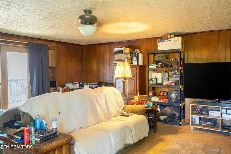 109 Camp Howard Rd, Oakdale, TN 37829