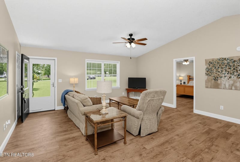 109 Chestnut Ct, Crossville, TN 38555