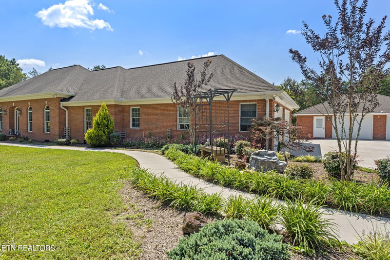 109 Dairy Pond Rd, Norris, TN 37828