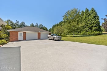 109 Dairy Pond Rd, Norris, TN 37828