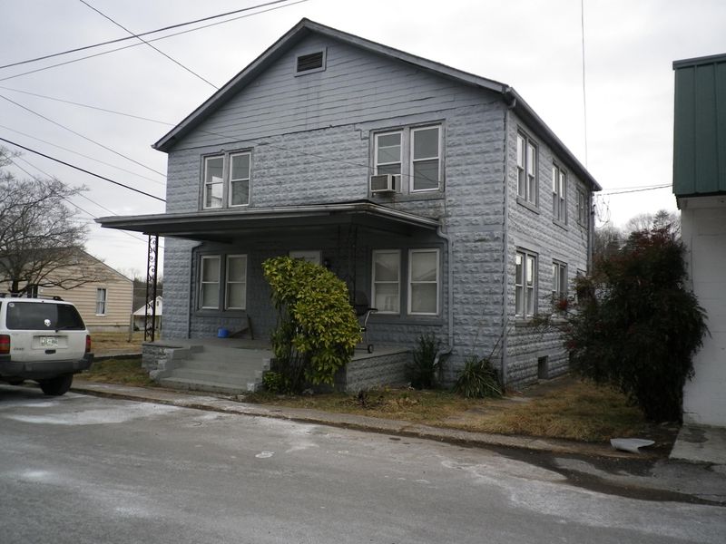 109 E 6th St, Lake City, TN 37769