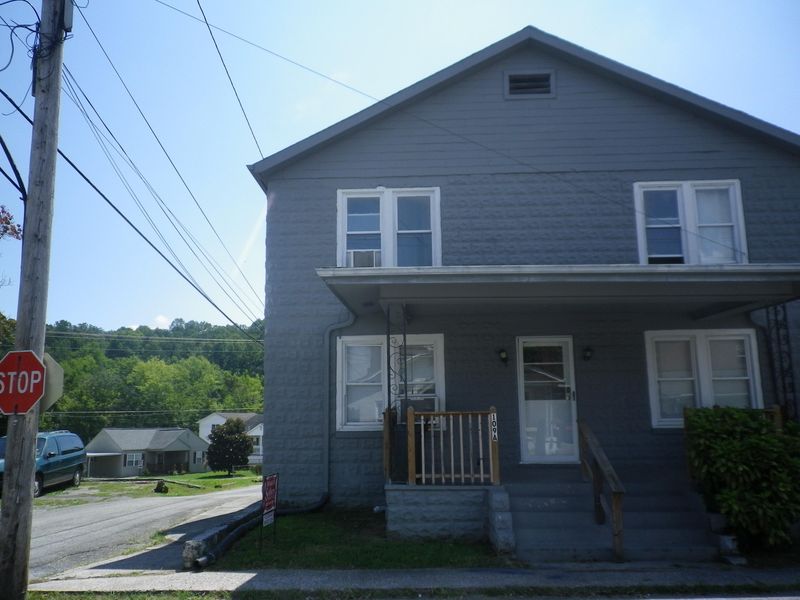 109 E 6th St, Rocky Top, TN 37769