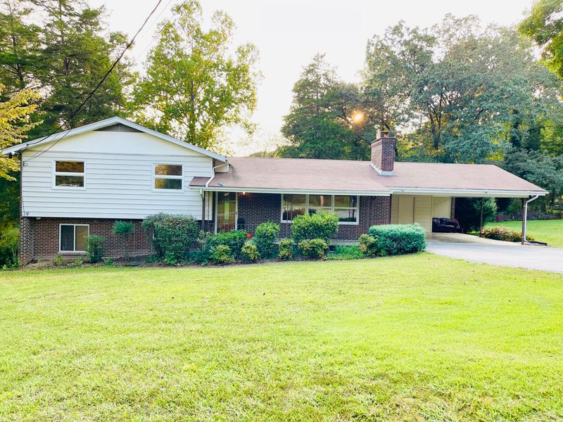 109 E Melbourne Rd, Oak Ridge, TN 37830