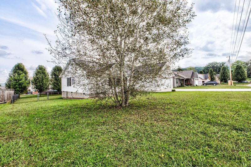 109 Far View Cir, Jacksboro, TN 37757