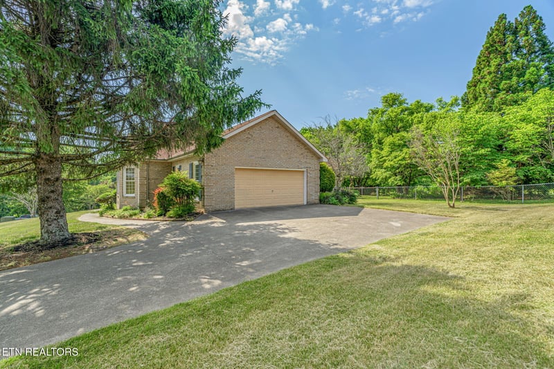109 Farmington Pl, Clinton, TN 37716
