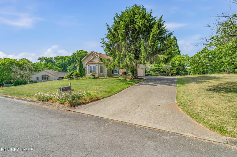 109 Farmington Pl, Clinton, TN 37716